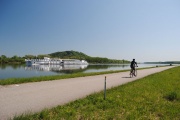 im Staubereich des KW Abwinden/Asten Radwege beidseitig direkt an der Donau