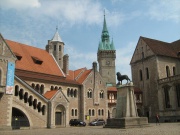 Burgplatz mit Löwe, Burg und Dom
