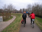 Auf dem Elbdeich hinter Randau - hier in Gegenrichtung