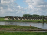 Im Krieg zerstörte Eisenbahnbrücke