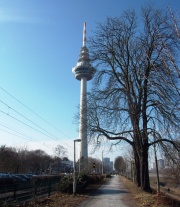 Fernmeldeturm an der Neckarpromenade