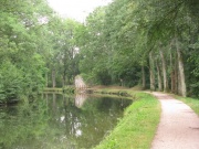 Unasphaltierter Radweg am Stichkanal