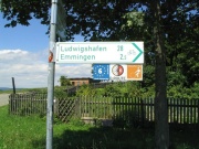 Radwegweisung auf der Passhöhe