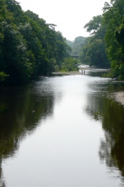 Der Blick von der Brücke über die Rur in Düren