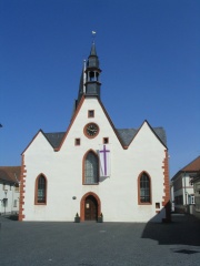 Stadtkirche und Marktplatz in Babenhausen