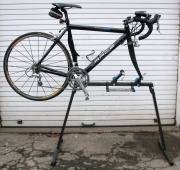 Tacx T3075. Mit SChutzblech am Rad passt es eher nicht