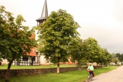 Dorfanger Helle mit Kirche