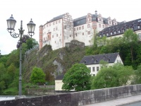 Weilburg: Steinerne Lahnbrücke mit Blick auf das Schloss