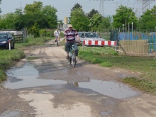 Rheinradweg durch die Kleingärten