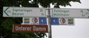 typische Wegweisung am Oberlauf der Donau