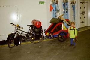 Arrow Pacer mit Chariot Comfort (2001) und Like-A-Bike Spoky, auf der TT-Line Peter Pan 2003, von Tine