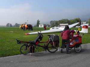Hase Pino, unterwegs auf der Jurasüdfuss- Route mit Markus