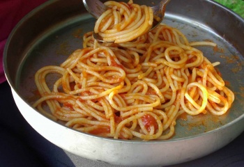 Spaghetti mit Tomatensoße muss nicht das einzige Gericht auf Reisen sein...